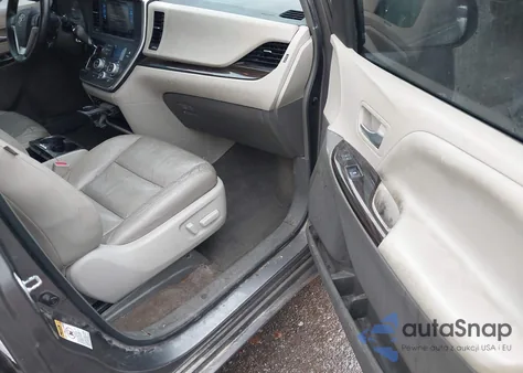 2015 Toyota Sienna Xle 8 Passenger z USA, uszkodzony, nr VIN 5TDYK3DC5FS609741